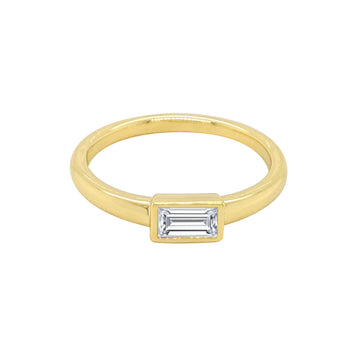 Single Diamond Baguette Ring in 14K Gold